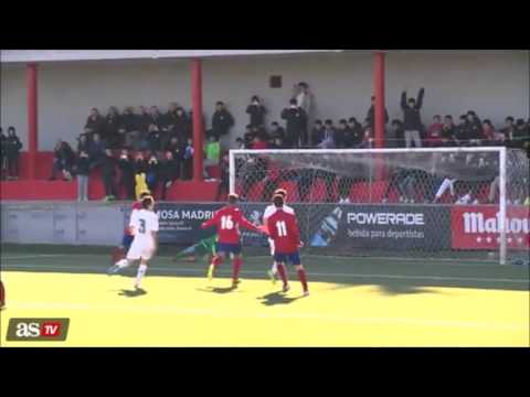 شاهد نجل زيدان يُعيد “نطحة الأسطورة” للملاعب