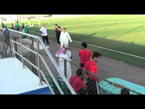 شاهد   رئيس نادي حراء يعتدي على الحكم بالكراسي