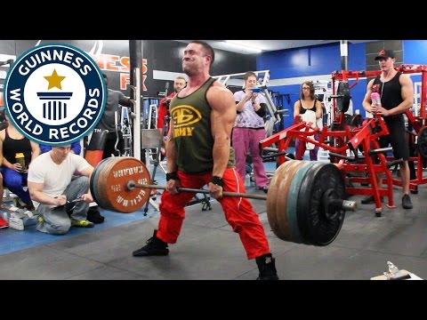 كندي يحطّم الرقم القياسي في حمل الرفعة المميتة سومو ديدلفت