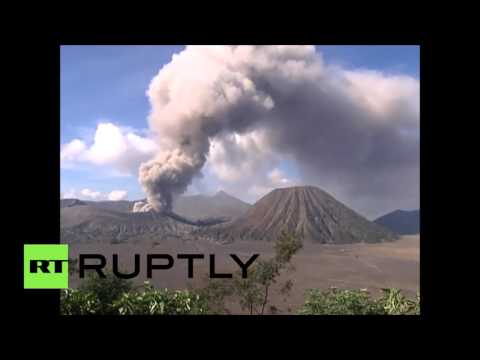 شاهد اندلاع بركان برومو