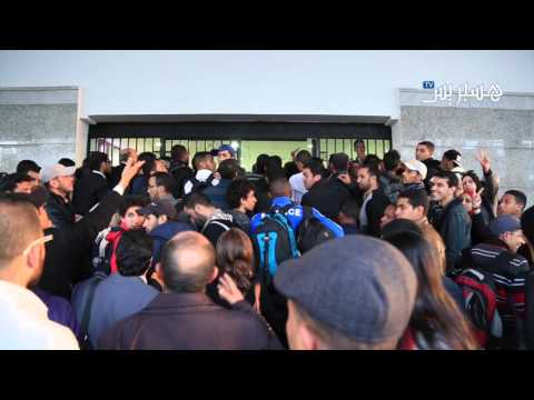 قوات الأمن تتصدى لأساتذة الجامعة