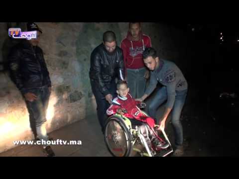 أصغر ودادي مُقعد يساند المشجع كمال الذي بترت ساقه