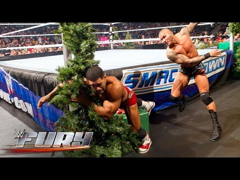 شاهد نجوم wwe يحطمون أشجار وزينة الكريسماس