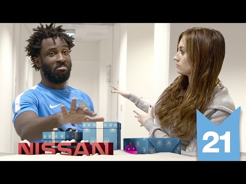 بوني يعطى درسًا في الرقص الأفريقي ل