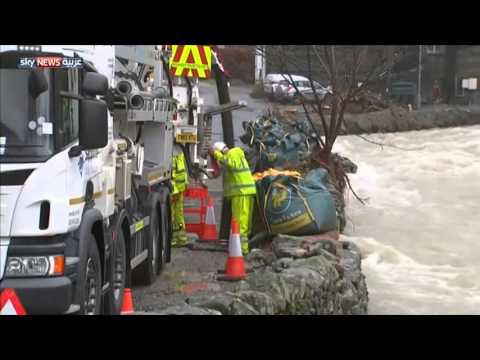 شاهد قرية بريطانية منحوسة تعاني من الفيضانات