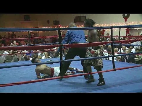 شاهد لحظة وفاة بطل الملاكمة اليمني بالقاضية