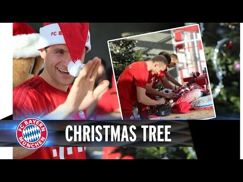 نجوم بايرن ميونيخ يزينون شجرة عيد الميلاد