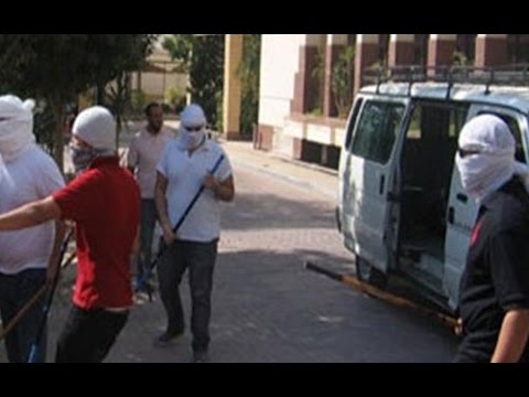 شاهد اعتداء عصابة على صحافي وخطيبته