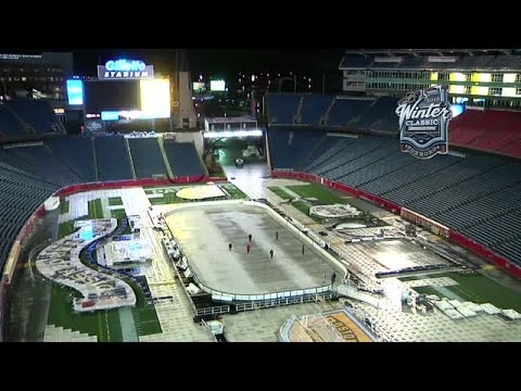 طلاء ملعب استاد هوكي جيليت بالثلج لأول مرة