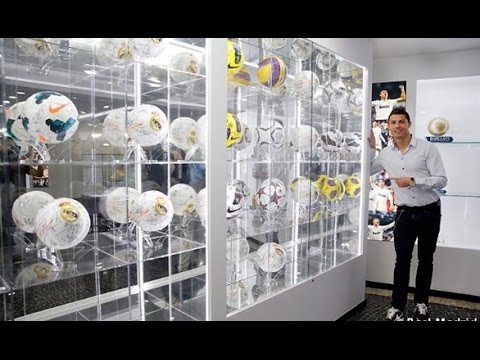 متحف كريستيانو رونالدو المتنقل فتح أبوابه للزائرين في دبي