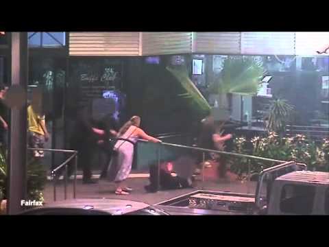 فيديو امرأة تتعرض لهجوم شرس