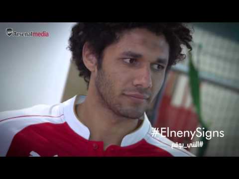 “الننى” فى جلسة تصوير بقميص الآرسنال