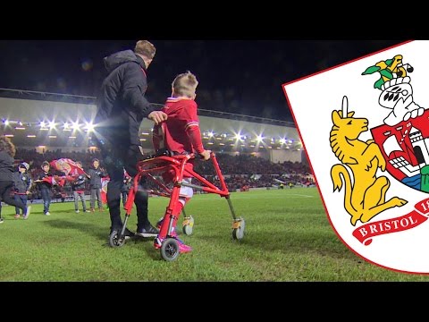 بالفيديو بريستول سيتي يحقق حلم طفل يعاني من الشلل الدماغي