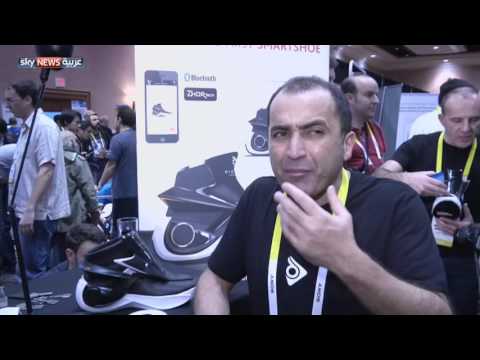 بالفيديو جزائري يبتكر أول حذاء ذكي في العالم