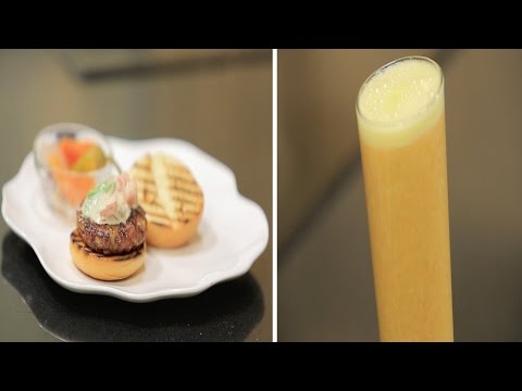 بالفيديو طريقة عمل سندوتش برجر سجق وعصير المانغو بالبرتقال