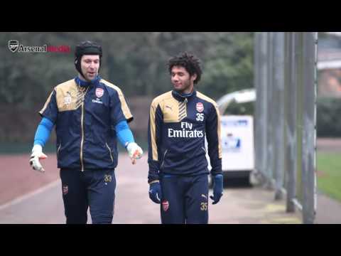فيديو  النني يظهر في تدريبات أرسنال بصحبة بيتر تشيك