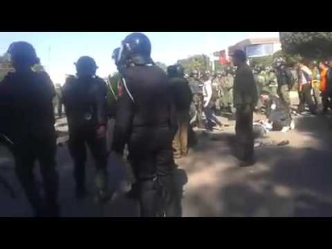 بالفيديو قوات الداخلية تسحل الأساتذة المتدربين المحتجين في بانزكان