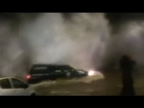 شاهد إعصار مدمِّر يهاجم سيارة على إحدى الشواطئ