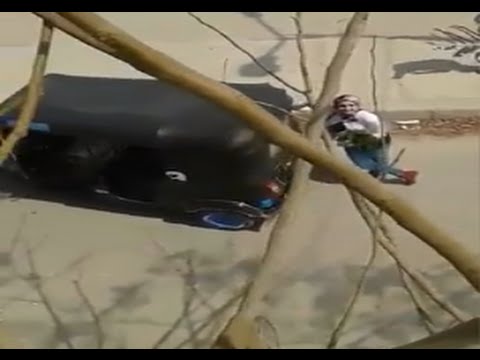 بالفيديو فتاة مصرية تفاجئ والدتها بالرقص