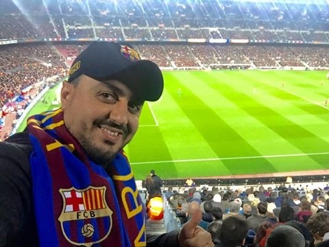 فيديو رشيد شو يشجِّع برشلونة مباشرة من ملعب نيو كامب