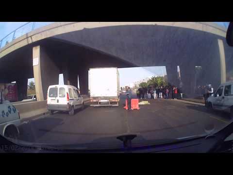 انتحار رجل بطريقة بشعة على الطريق السيار في الدار البيضاء