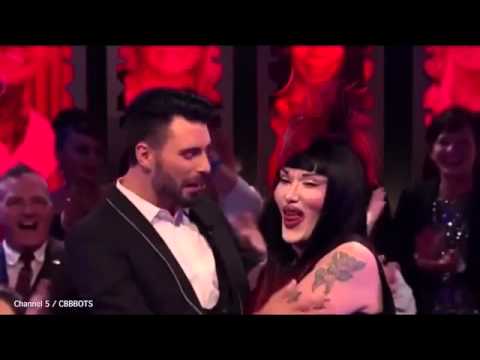 مطرب إنجليزى يحول ملامح وجهه لسيدة يابانية