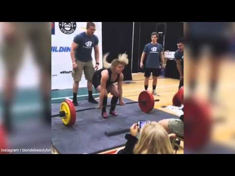 شاهد  فتاة تتعرض لمأزق خطير