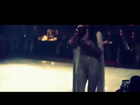 بالفيديو هيفاء وهبي تتعرض لموقف محرج بسبب فستانها