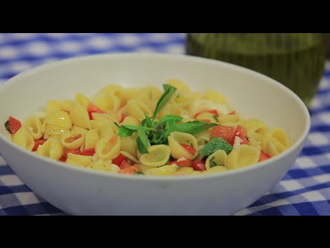 طريقة عمل مكرونة بالطماطم والموتزاريلا