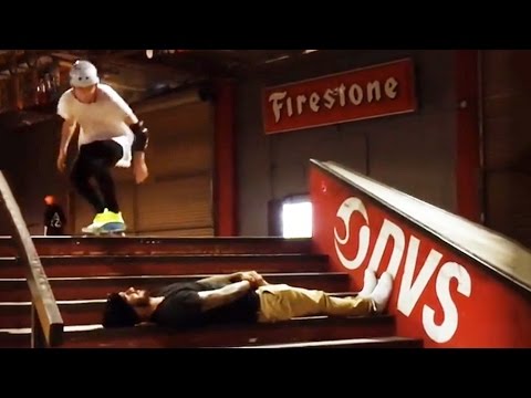 نجل بيكهام يمارس مهارته في التزلج