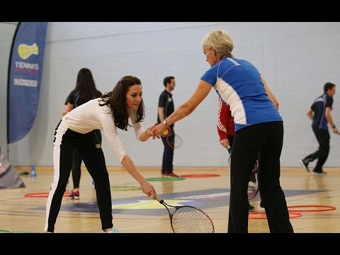 دوقة كامبريدج تتعلم التنس على يد والدة المصنف الثانى عالميا