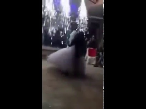 عريس متهور يتسبب في إغماء عروسه وسقوطها أرضًا