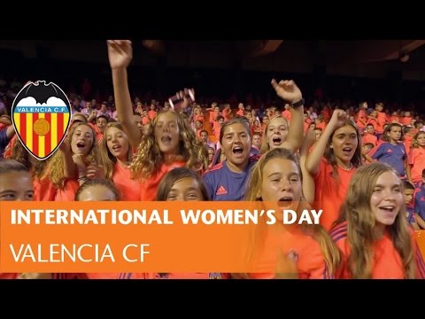 نادي فالنسيا الإسباني يهنئ فريق عمله النسائي باليوم العالمي للمراة