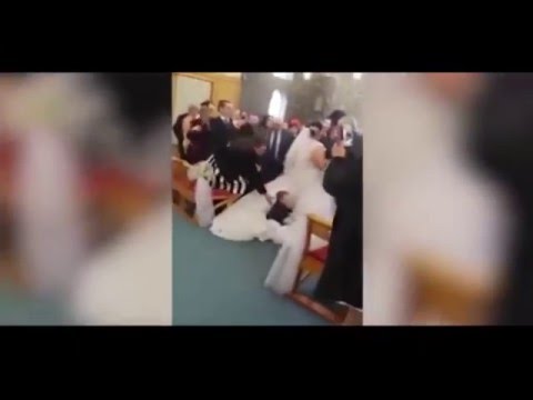 طفل يضع عروس في موقف محرج أثناء حفل الزفاف