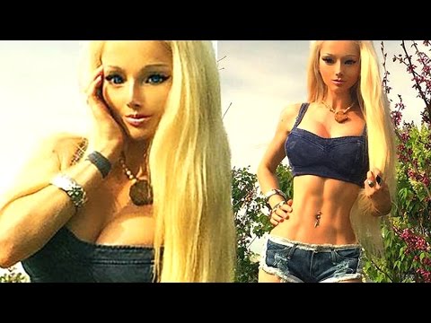 فتيات تحولن لدمى وعرائس بلاستيك حقيقية