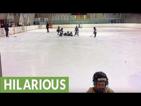 طفل يترك مباراة فريقه باكيا ومطالبا بالذهاب للمرحاض