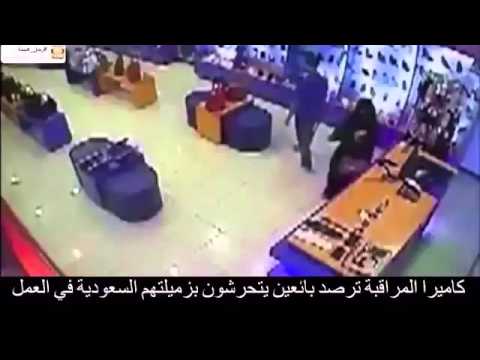 شاهد لحظة تحرش عامل بفتاة في أحد المراكز التجارية