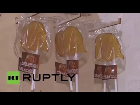 بالفيديو ظهور مصاصات على هيئة وجه شارابوفا تباع في محل للحلويات في بطرسبورغ