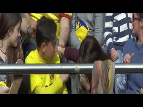 شاهد كرة ميسي تتسبب فى إغماء مشجعة فياريال