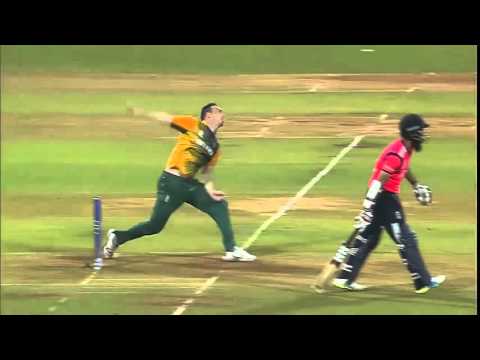 شاهد بالفيديو حارس أمن يلتقط كرة كريكت خارقة