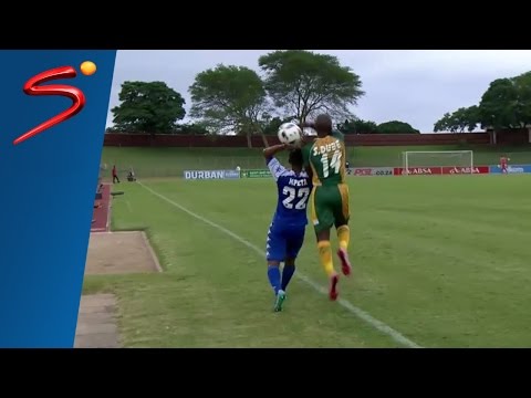 شاهد لاعب جنوب أفريقي يتعرض لواحدة من أغبى حالات الطرد