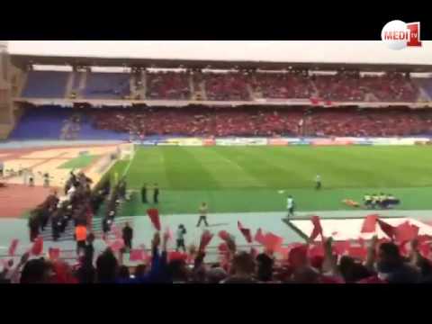 شاهدأجواء احتفالية حماسية في صفوف مشجعي المنتخب الوطني