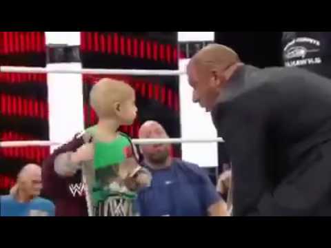 نجوم المصارعة يحققون حلم طفلًا مصابًا بالسرطان