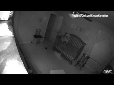 بالفيديو طفلة بريطانية ممسوسة تثير الرعب على مواقع التواصل