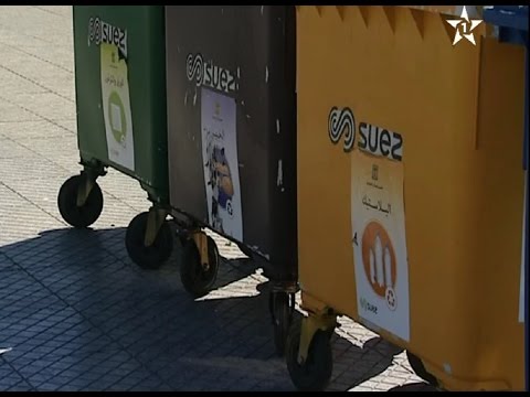 شاهد توزيع حاويات جديدة لفرز النفايات