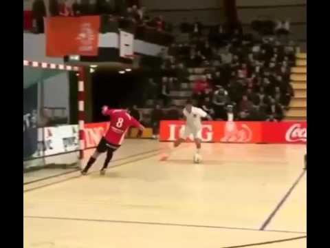 هدف من كوكب آخر بمباراة كرة الصالات