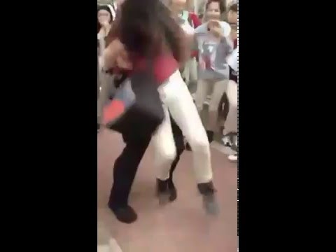 بالفيديو شرطى أميركي يضرب تلميذة بعنف أثناء القبض عليها