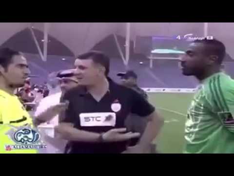 قص شعر لاعب سعودي فى مباراة على الهواء