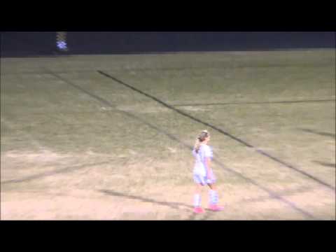 بالفيديو حارسة مرمى تطير لضرب لاعبة منافسة