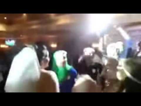 بالفيديو عروس وصديقاتها يشعلن حفل زفاف بالرقص